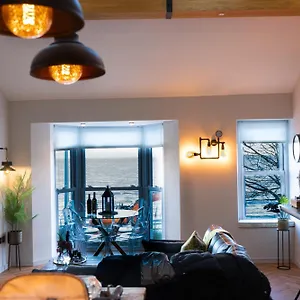 Mumbles & Stunning Ocean Views - Sleeps 4 , Swansea United Kingdom